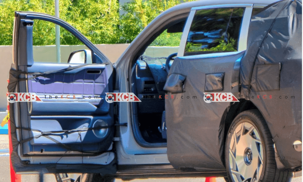 제네시스 GV90 롱바디 코치도어 모델 스파이샷  게시글 썸네일