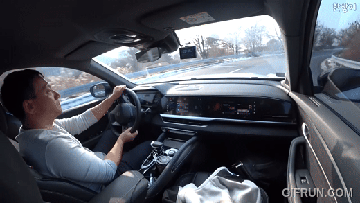 오토뷰 기태형이 현기차만 핸들 더 돌리는 이유. gif  게시글 썸네일