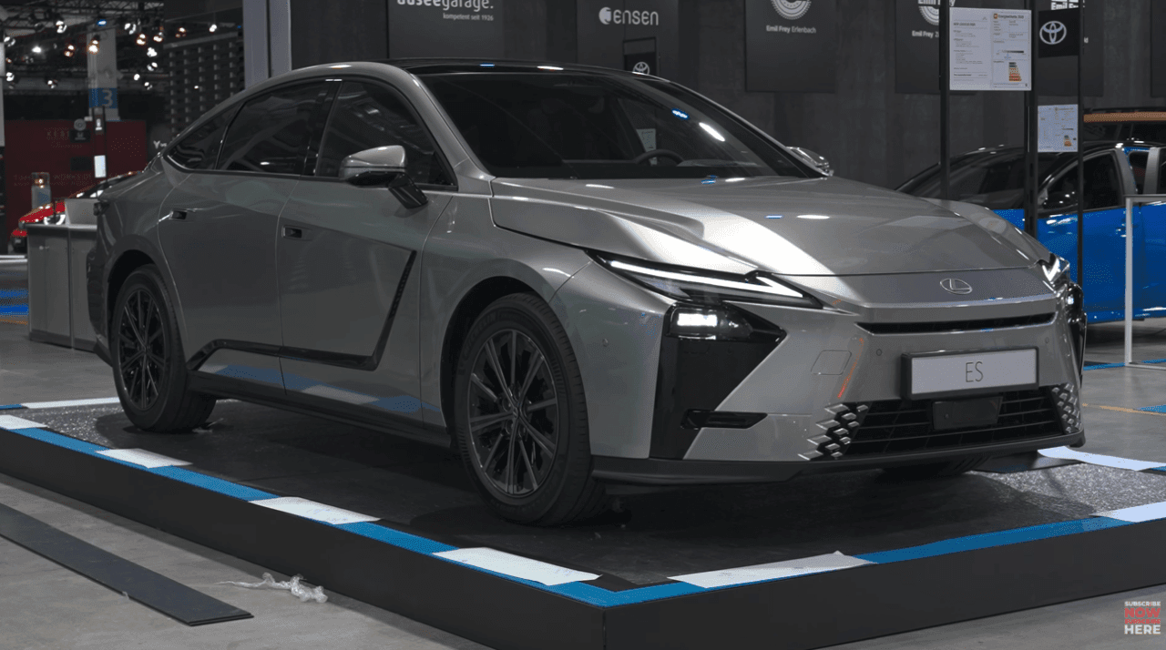 렉서스 ES 풀체인지 엄청 잘 나왔네요 (실물 캡쳐)  게시글 썸네일