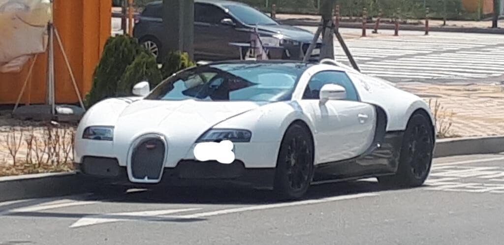 부가티 베이론 국내 사진 올라옴 ㄷㄷ 게시글 썸네일