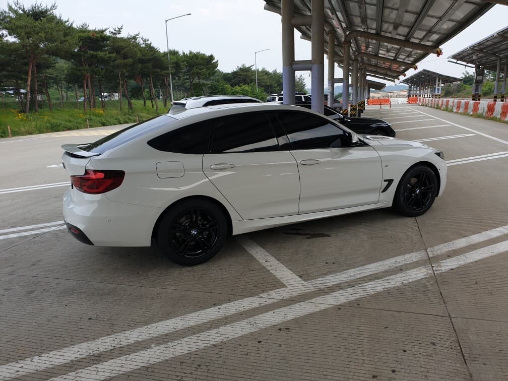 BMW 3시리즈 그란투리스모 320d GT xDrive M 스포츠 Pre 게시글 썸네일