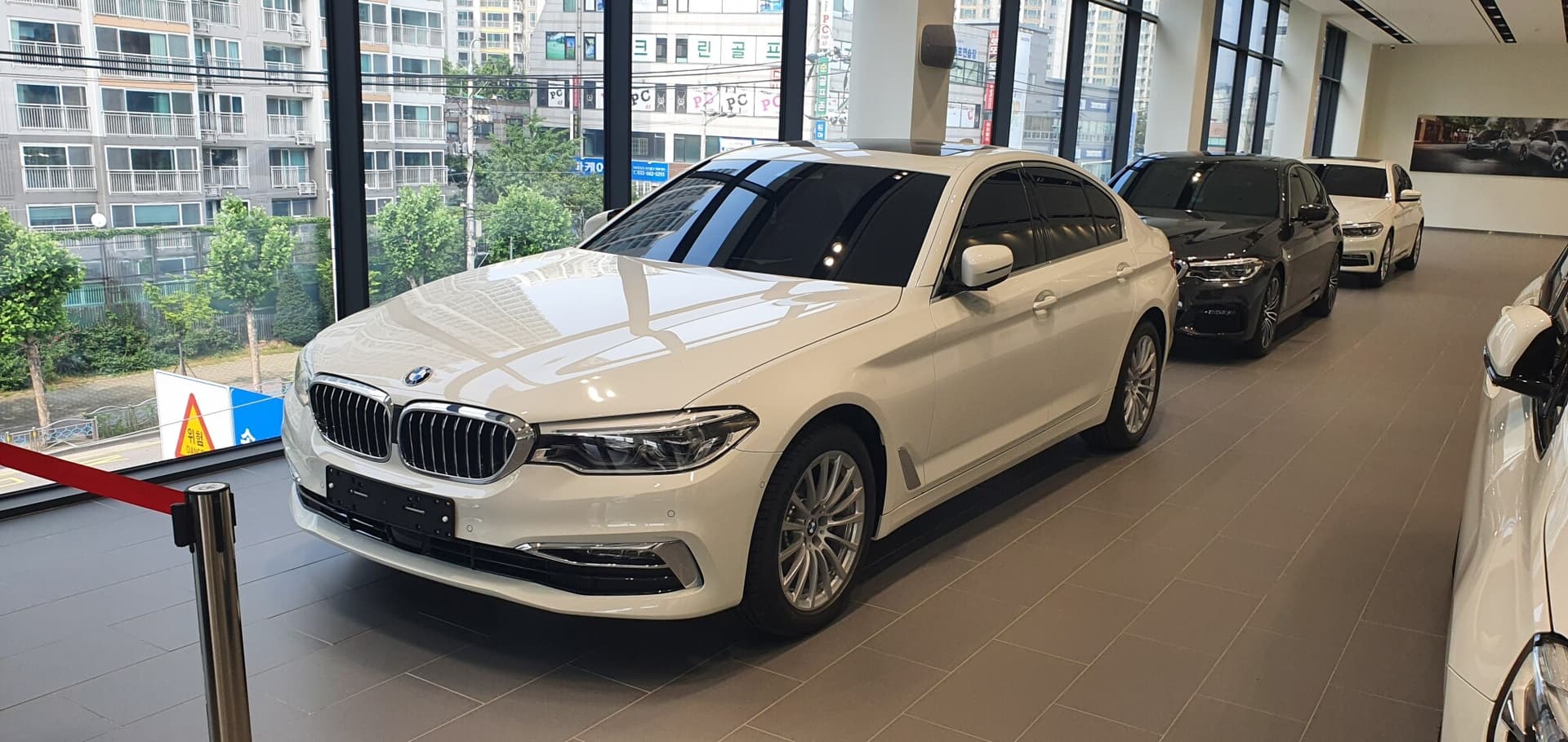 BMW 5시리즈 520i 럭셔리 OE 게시글 썸네일