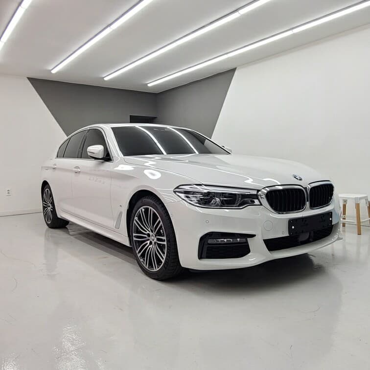 BMW 5시리즈 530e M 스포츠 OE 게시글 썸네일