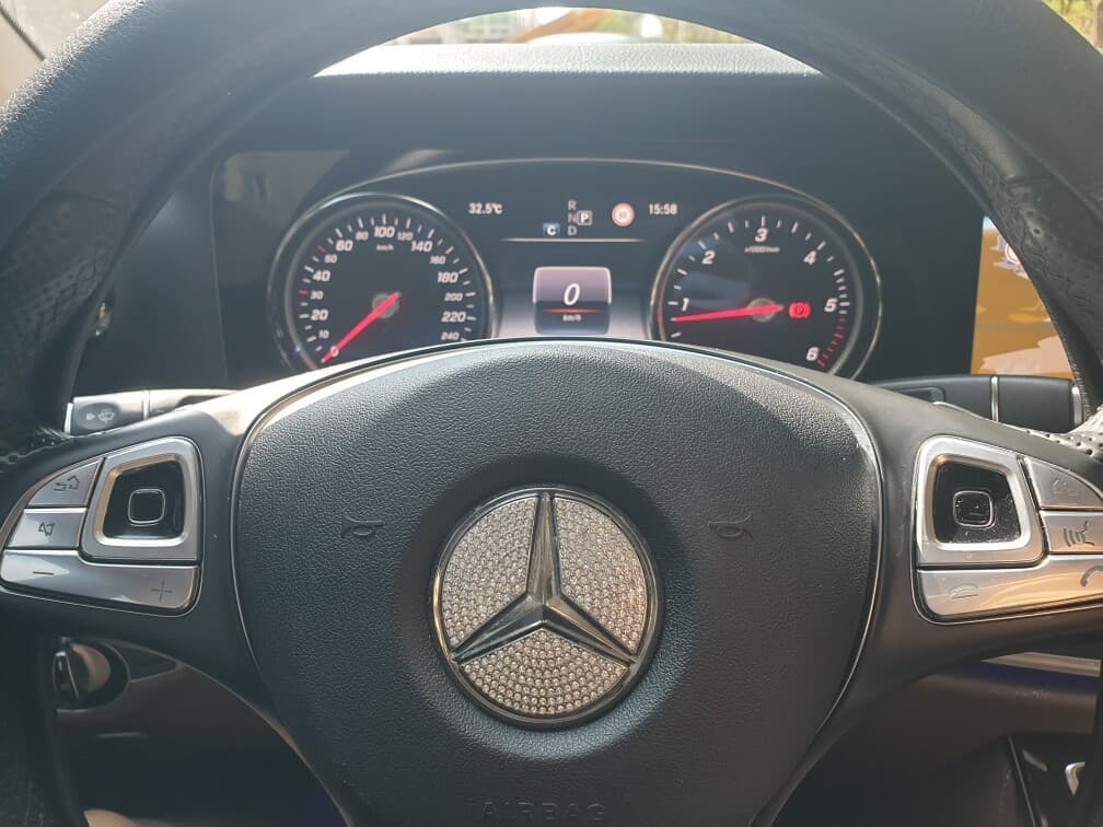 벤츠 E-클래스 E 220d 아방가르드 게시글 썸네일