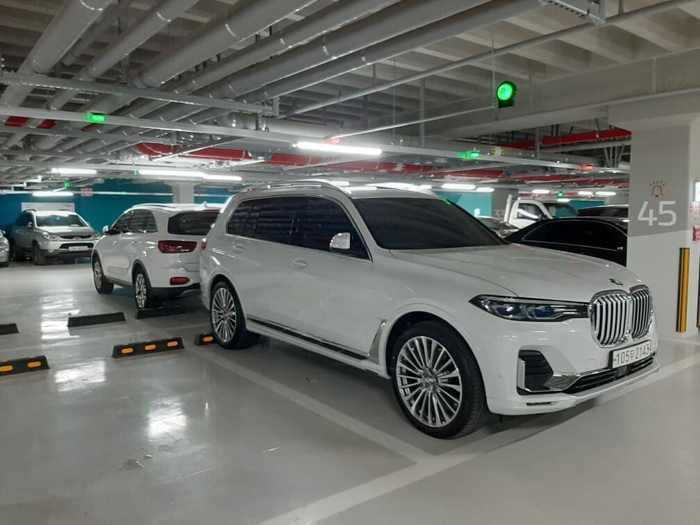 BMW X7 40i xDrive 디자인 퓨어 엑셀런스 6인승 게시글 썸네일
