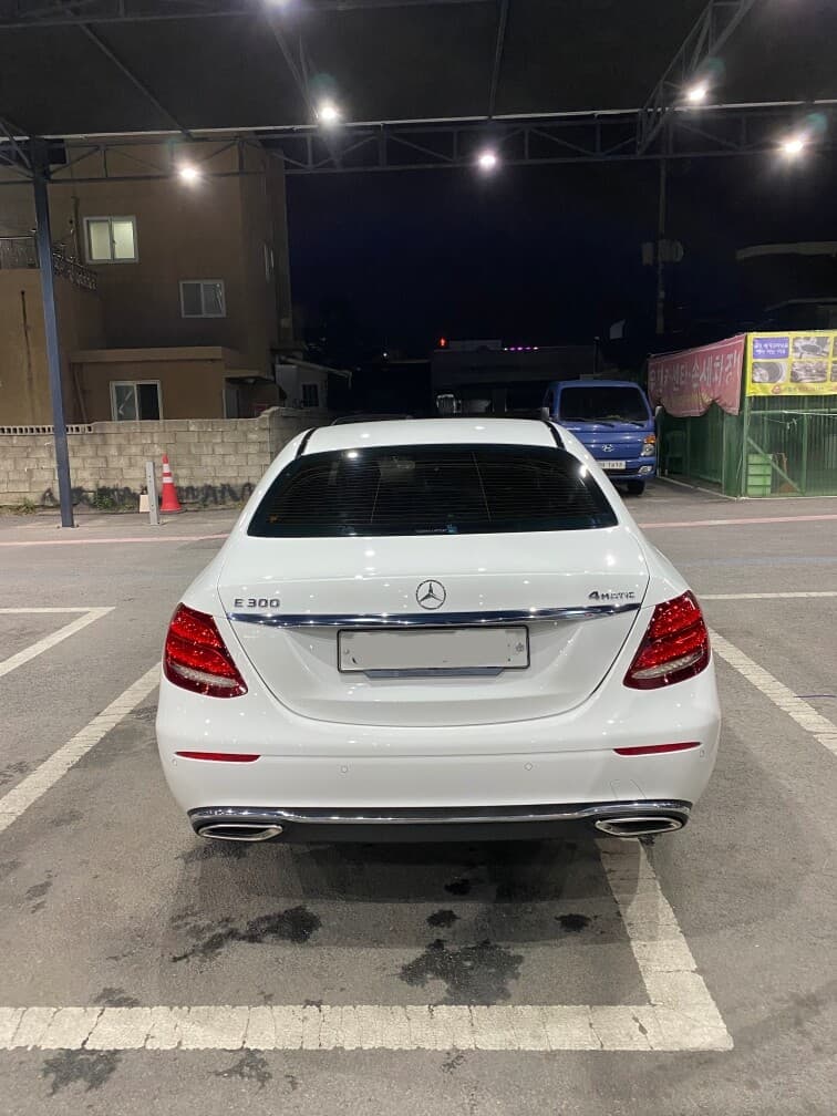 벤츠 E-클래스 E 300 4Matic 익스클루시브 게시글 썸네일