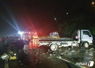 볼보가 쎈 건가요? 아님 2.5톤 트럭이 물렁한가요? 게시글 썸네일