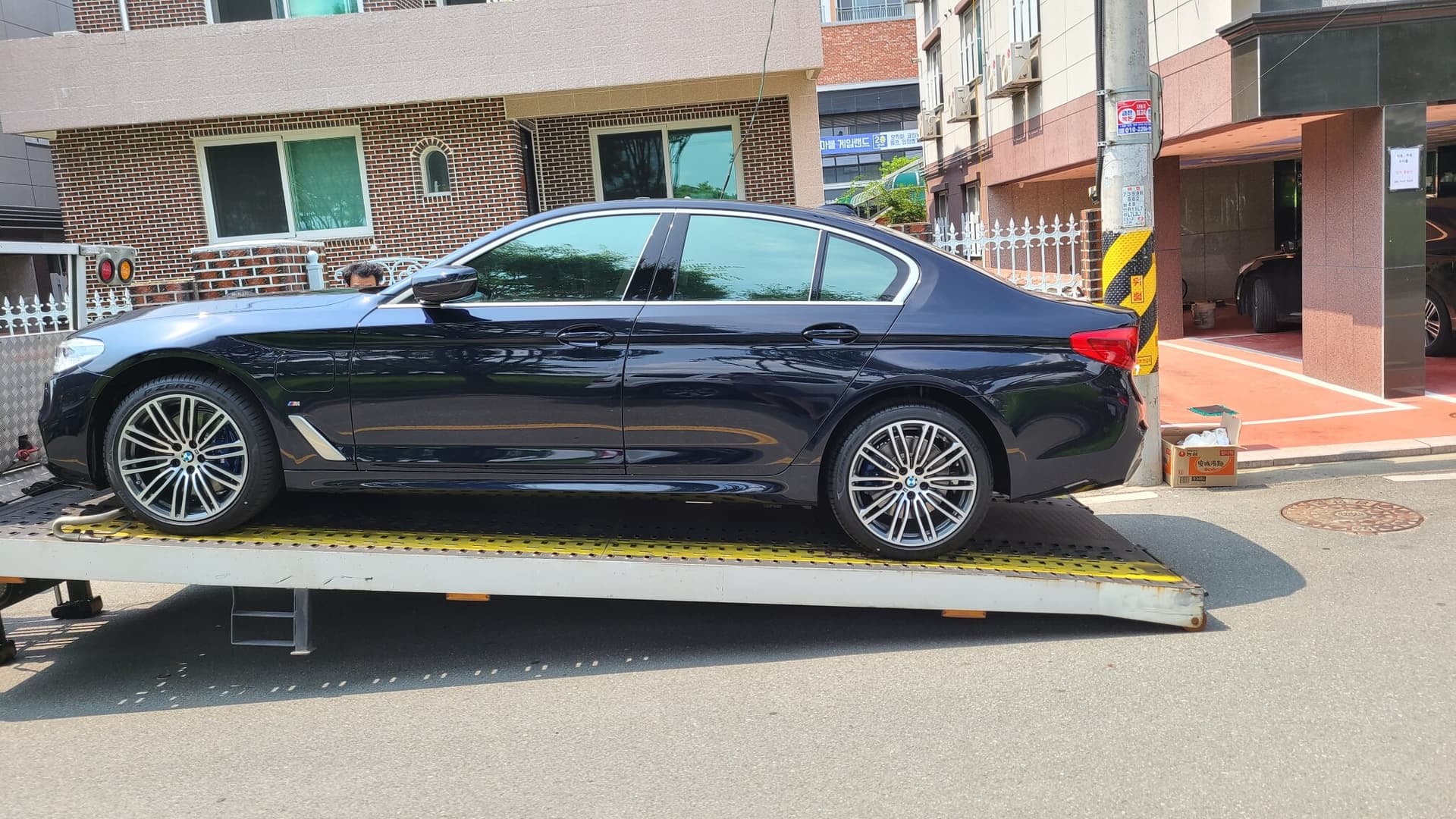 BMW 5시리즈 530e M 스포츠 OE 게시글 썸네일
