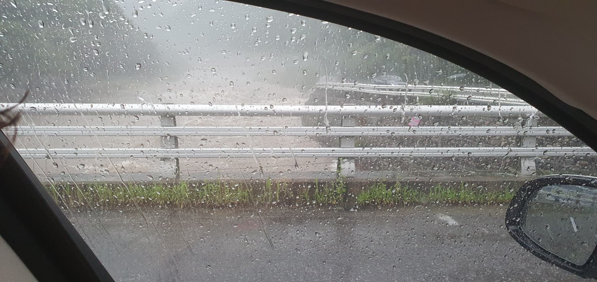 오늘자 수륙양용 자동차 탐험기.. 게시글 썸네일