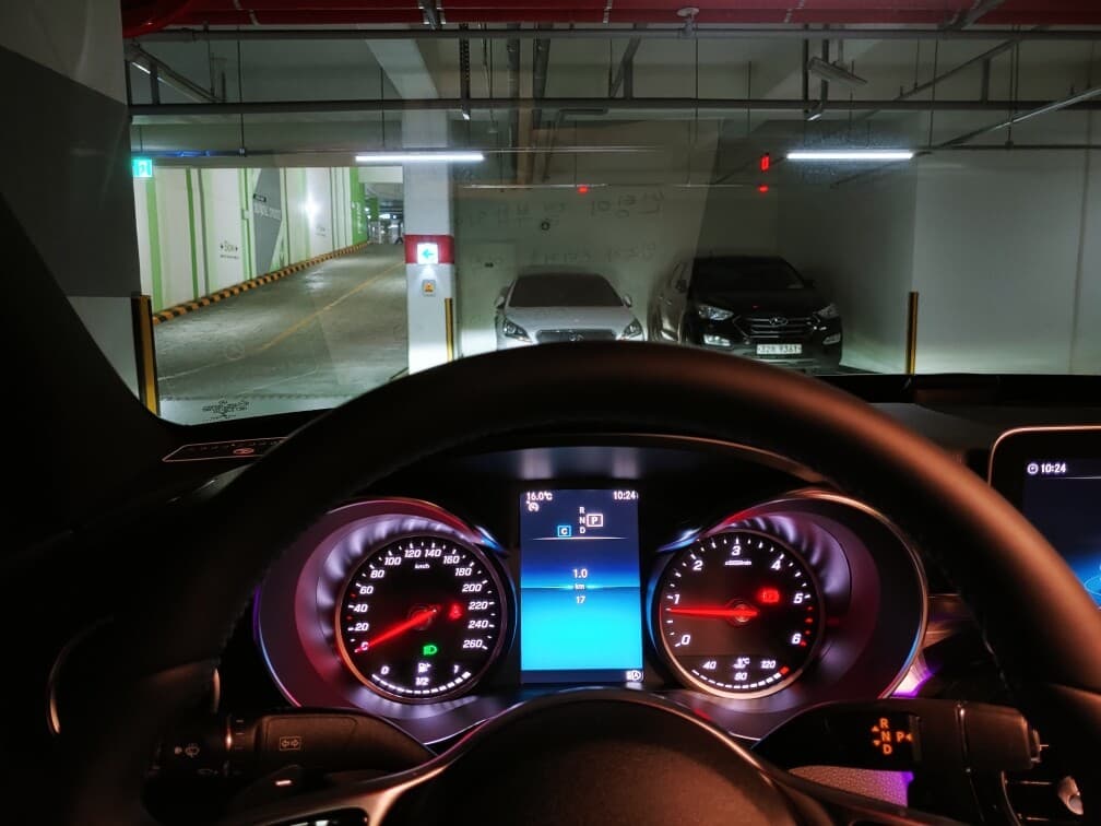 벤츠 C-클래스 C 220d 아방가르드 4Matic 게시글 썸네일