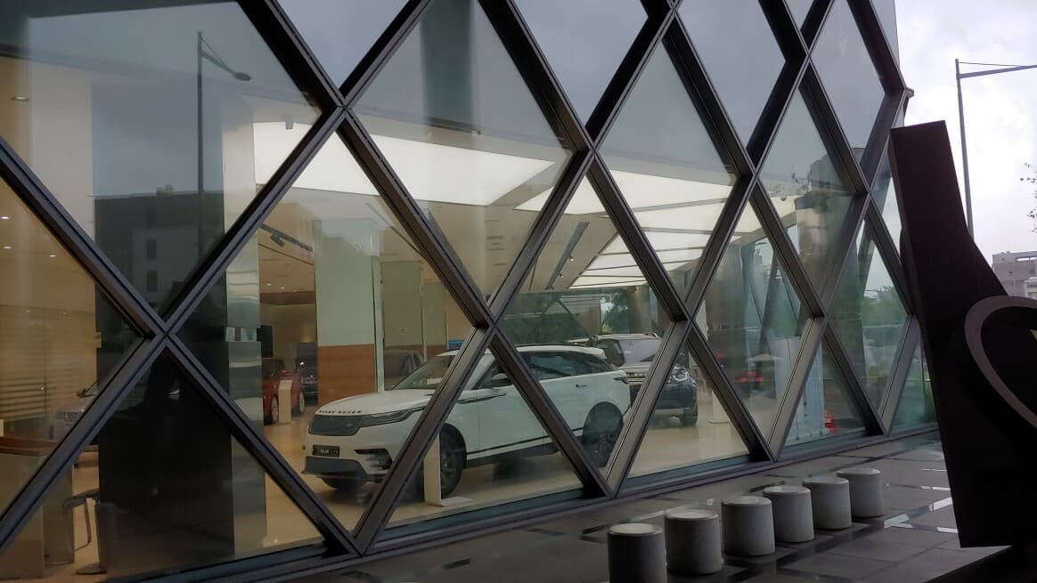 랜드로버 한남 전시장 게시글 썸네일