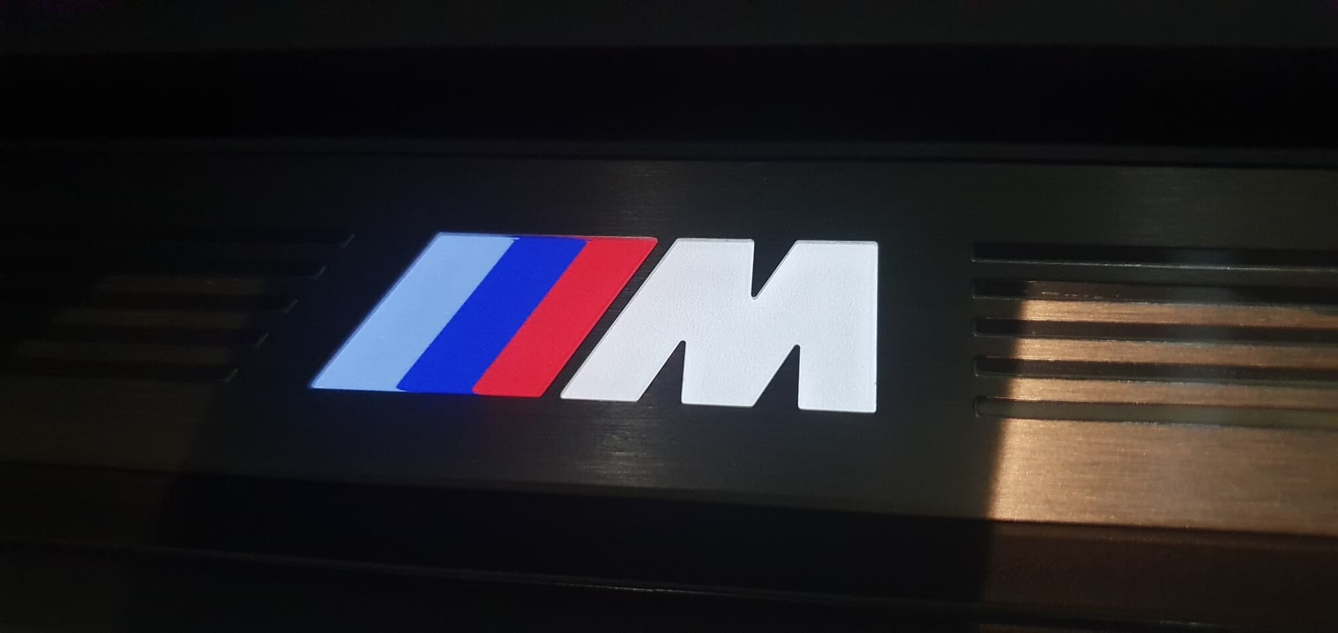 키킹플레이트 M 게시글 썸네일