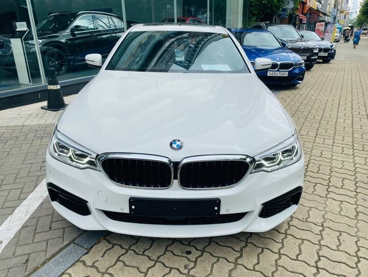 BMW 5시리즈 520i M 스포츠 게시글 썸네일