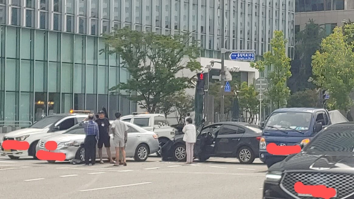 출근길 아침부터 사고 목격 feat.렉카 게시글 썸네일
