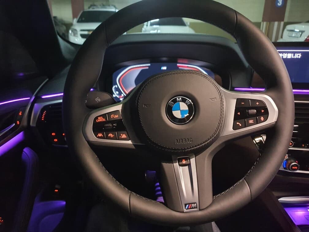 BMW 5시리즈 520i M 스포츠 게시글 썸네일