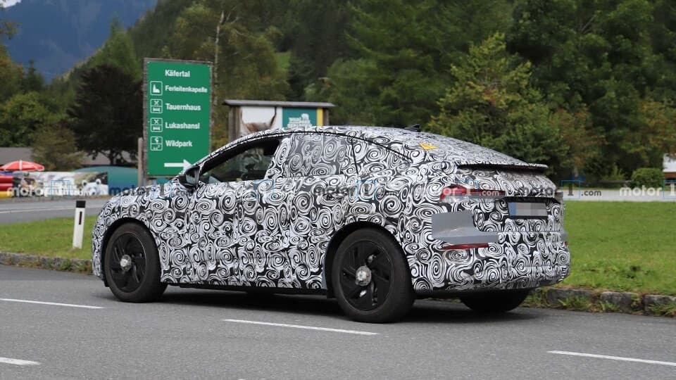 아우디 Q4  E-트론 스포츠백 스파이샷 게시글 썸네일