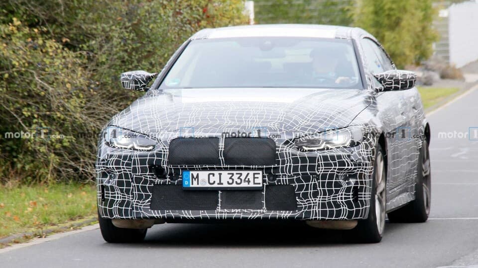 BMW i4 스파이샷 게시글 썸네일