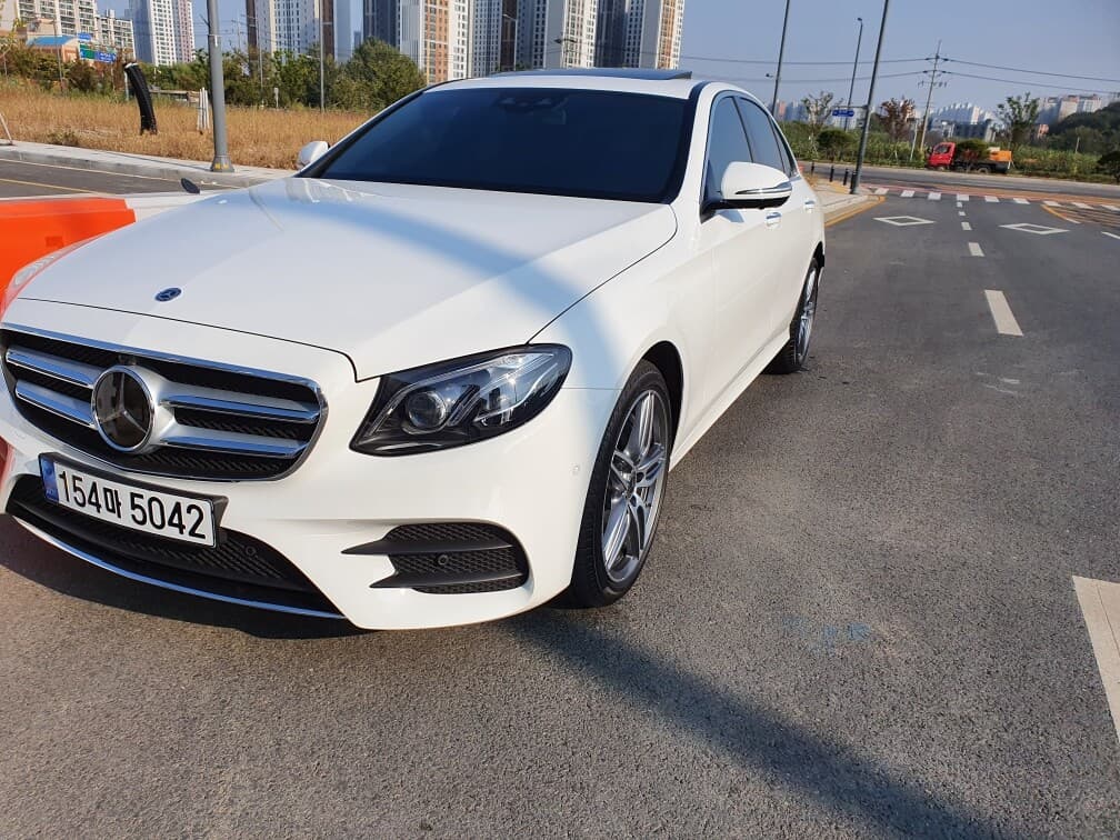 벤츠 E-클래스 E 300 4Matic AMG 라인 게시글 썸네일