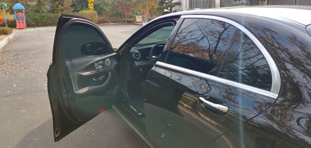벤츠 E-클래스 E 350 4MATIC AMG 라인 게시글 썸네일