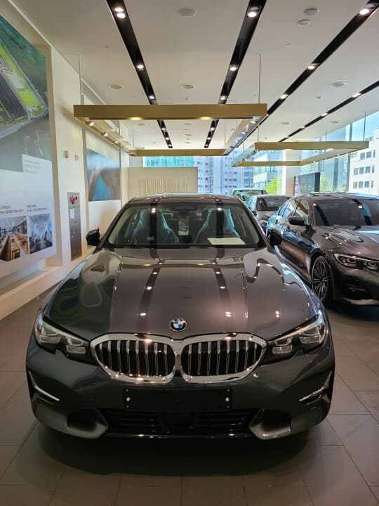 BMW 3시리즈 320i 럭셔리 스마트프리 패키지 게시글 썸네일
