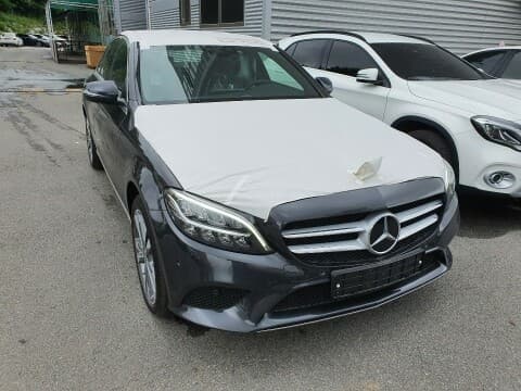 벤츠 C-클래스 C 220d 아방가르드 4Matic 게시글 썸네일