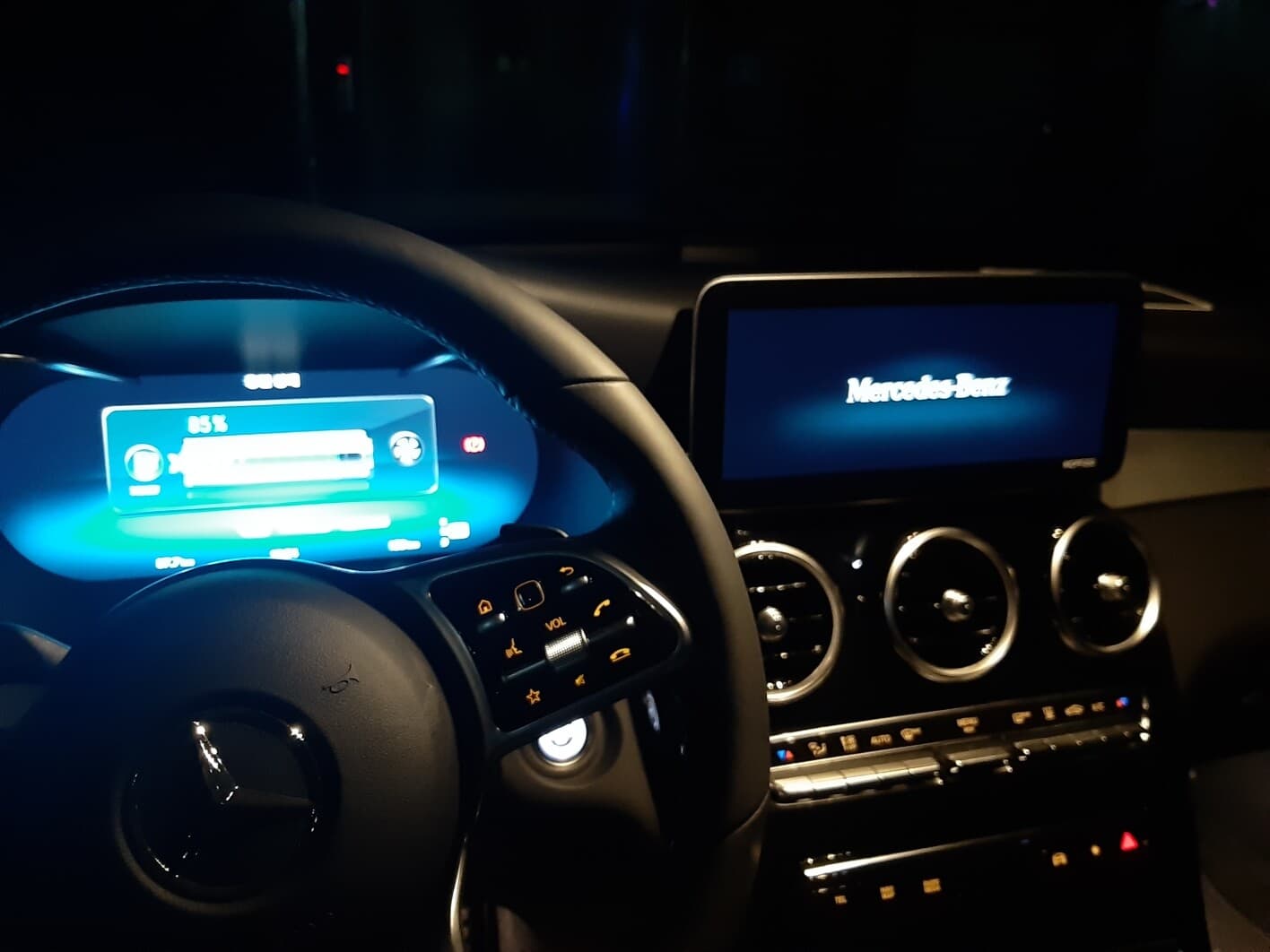 벤츠 GLC-클래스 GLC 300e 4MATIC 쿠페 게시글 썸네일