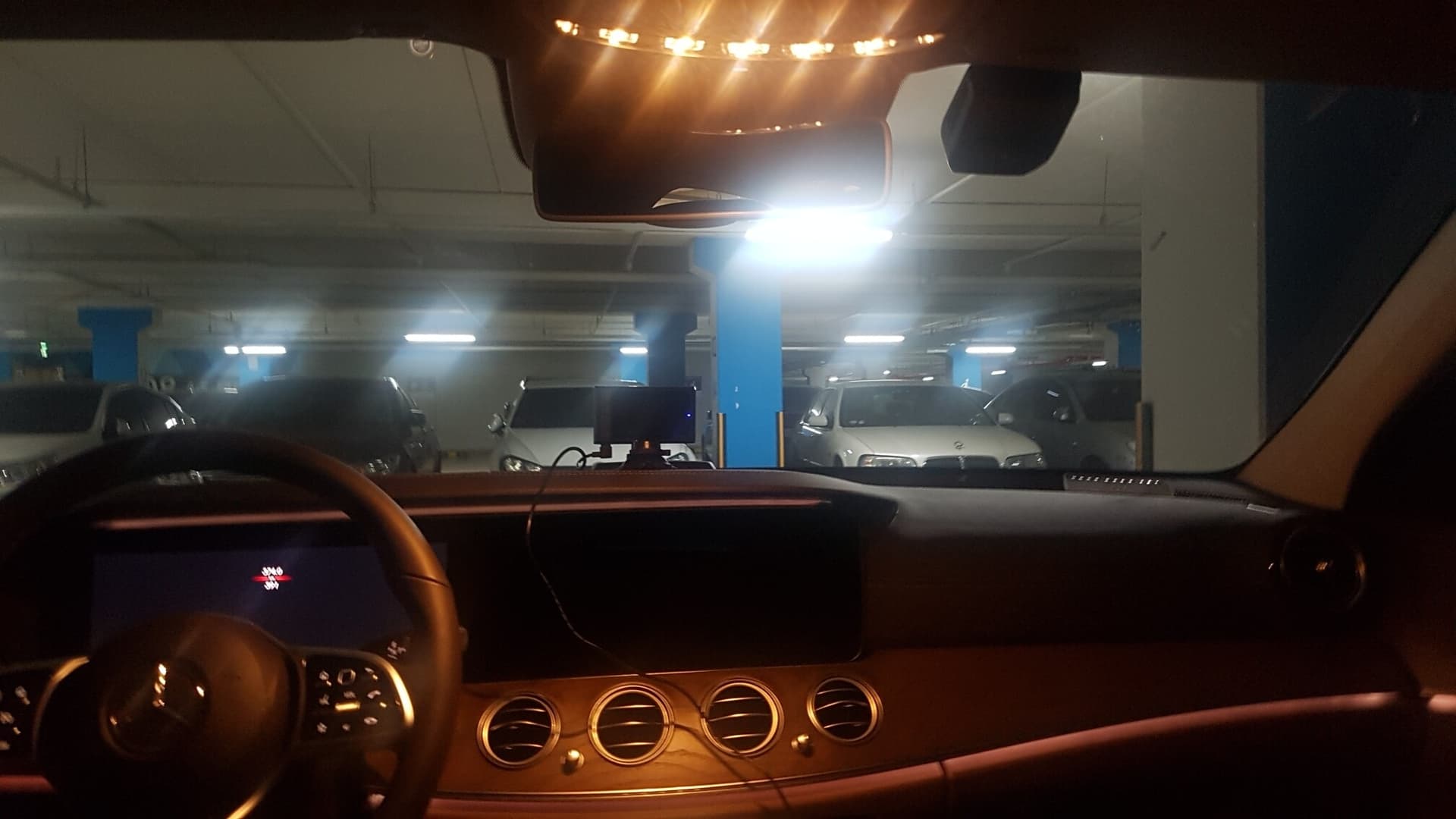 벤츠 E-클래스 E 300 익스클루시브 게시글 썸네일