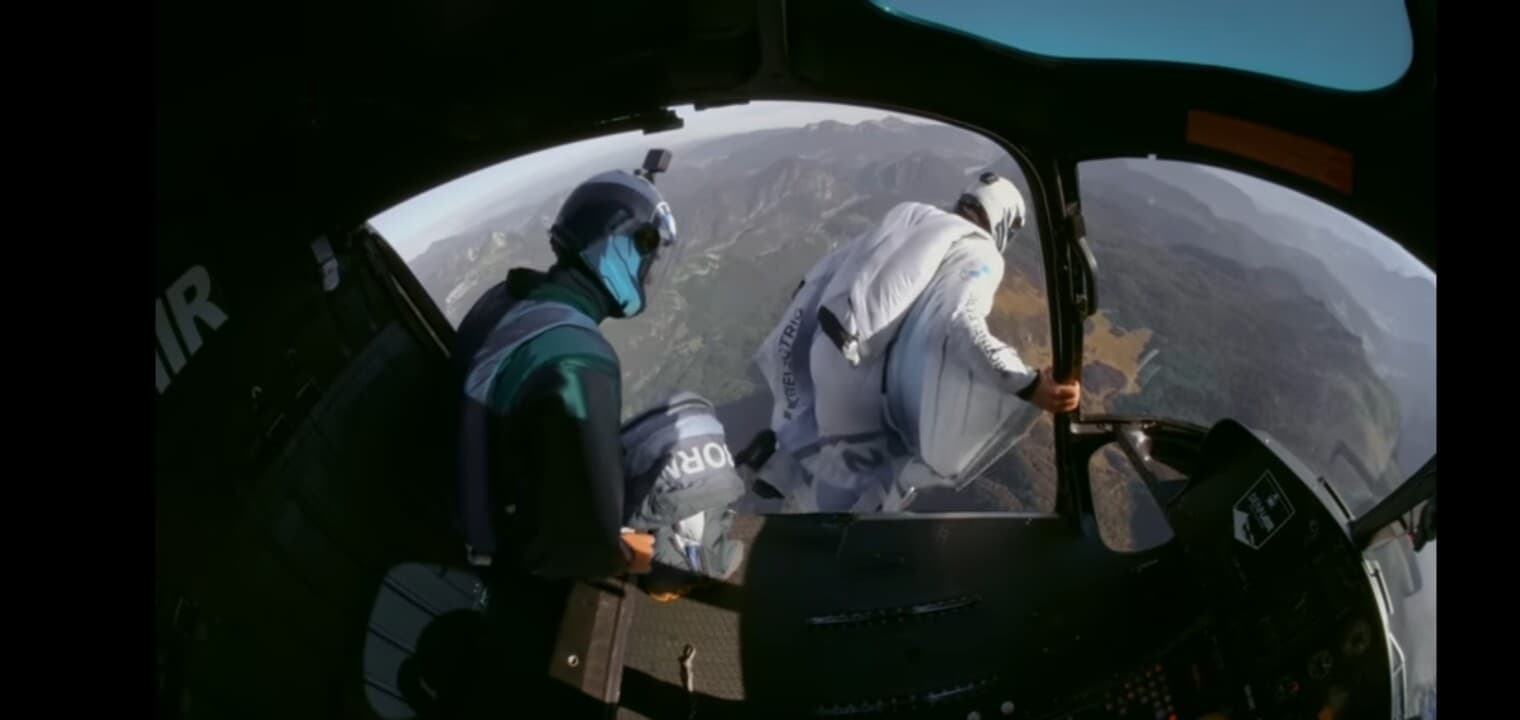 ✈?하늘을 날라 다니는 BMW 윙 수트 개발 게시글 썸네일