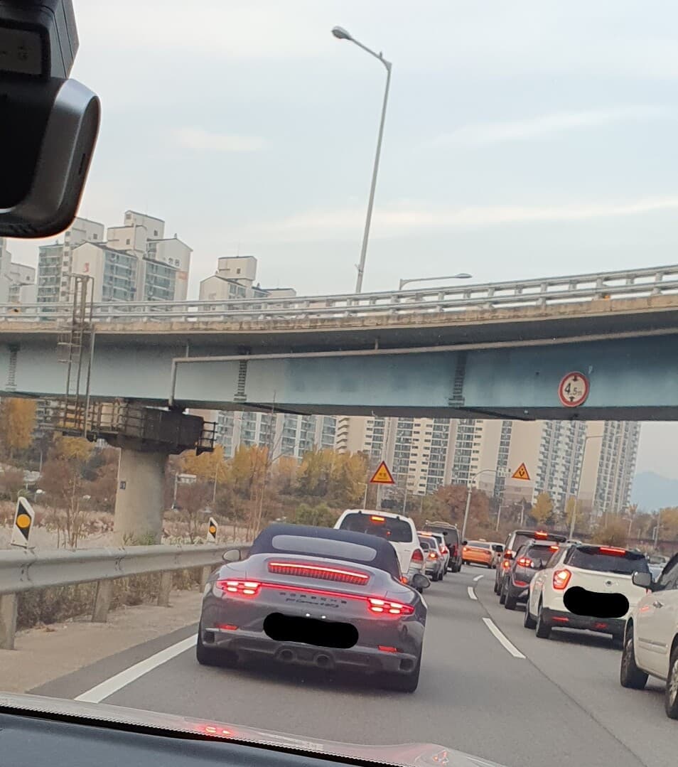 오늘 동부간선에서 주욱 제 앞에있던 911 게시글 썸네일