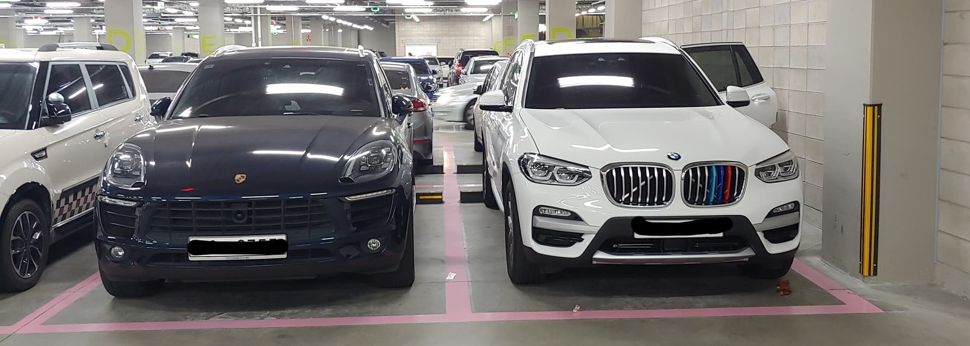 아무도 안궁금해한 BMW X3 & 포르쉐 마칸 정면비교샷 게시글 썸네일