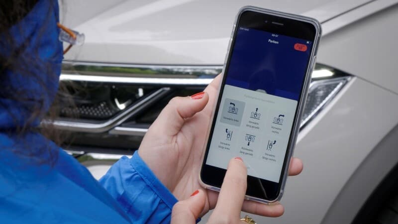 폭스바겐 전기차 ID4 핸드폰 리모트 파킹 시스템 게시글 썸네일