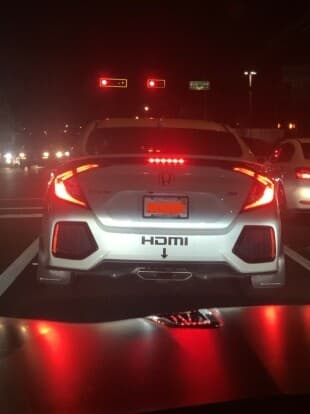 (유머)자동차에 달린 HDMI 삽입구 게시글 썸네일