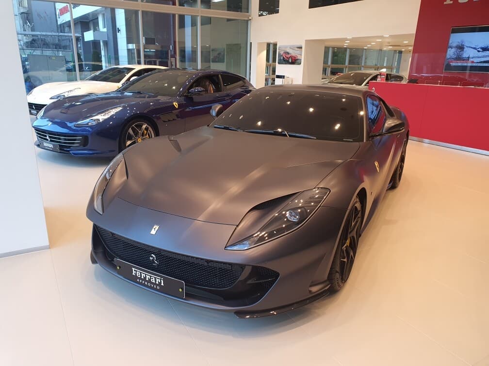 페라리? 인증중고차 전시장에서 뽐뿌업! 게시글 썸네일