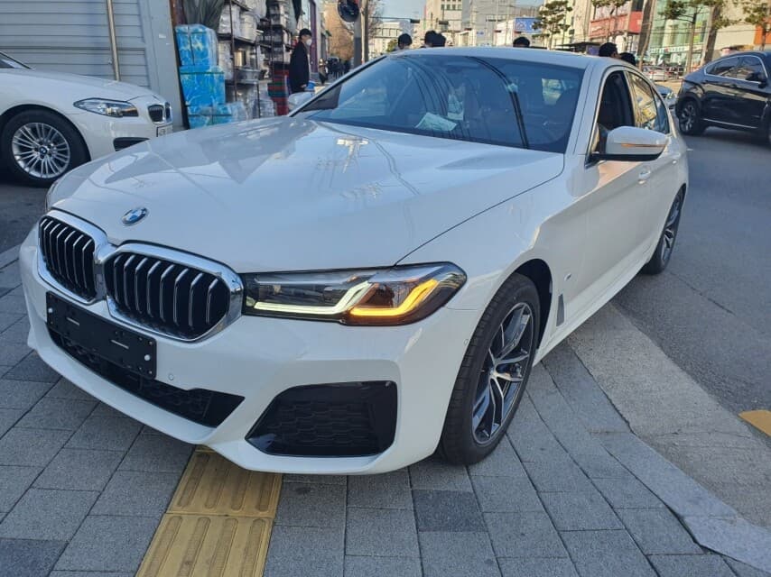BMW 5시리즈 520i M 스포츠 패키지 게시글 썸네일