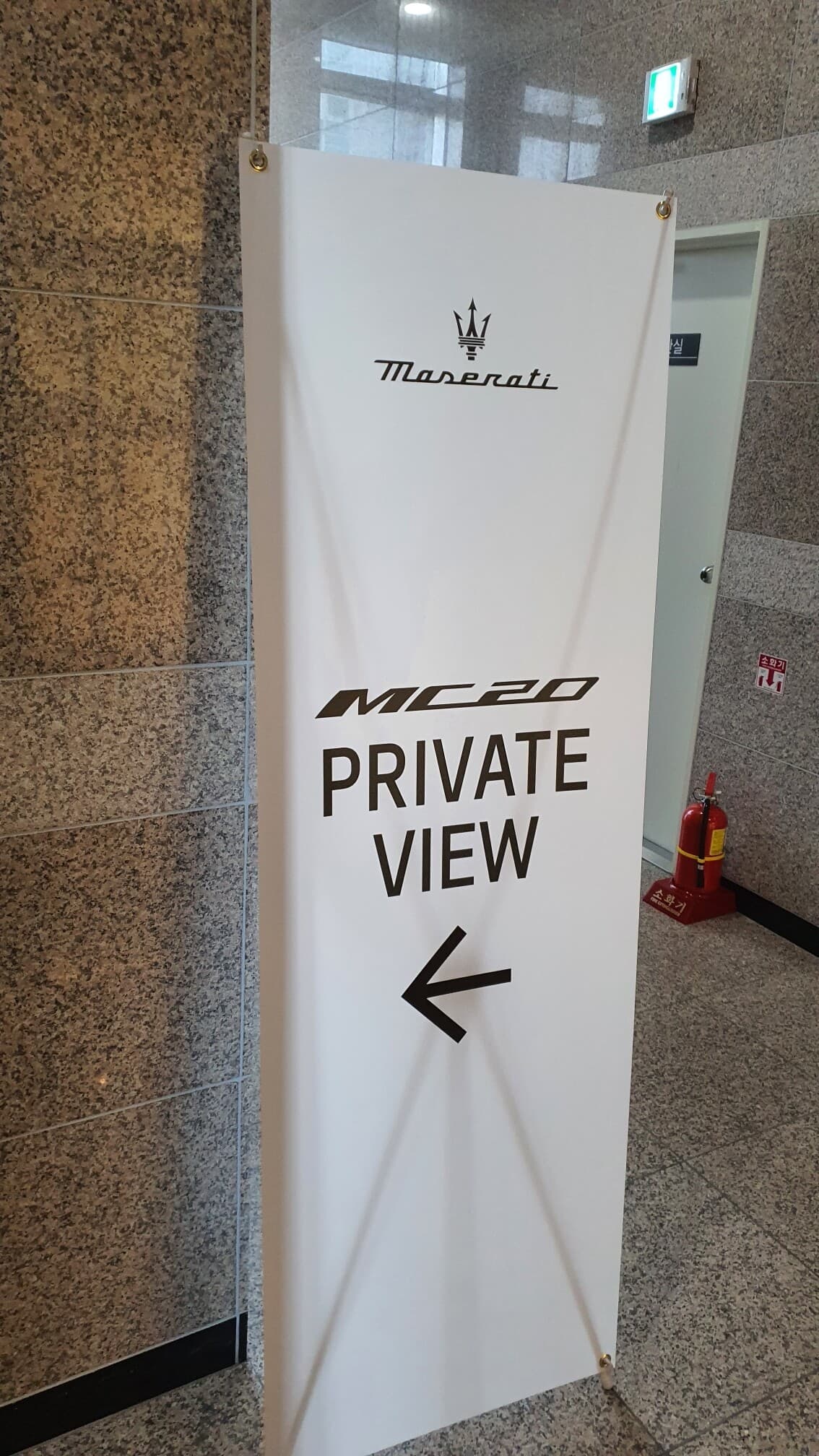 ??마세라티 MC20 보고왔습.....OTL... 게시글 썸네일