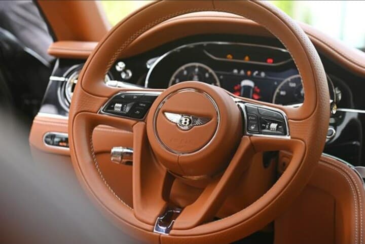 벤틀리 플라잉스퍼 실내 사진 게시글 썸네일