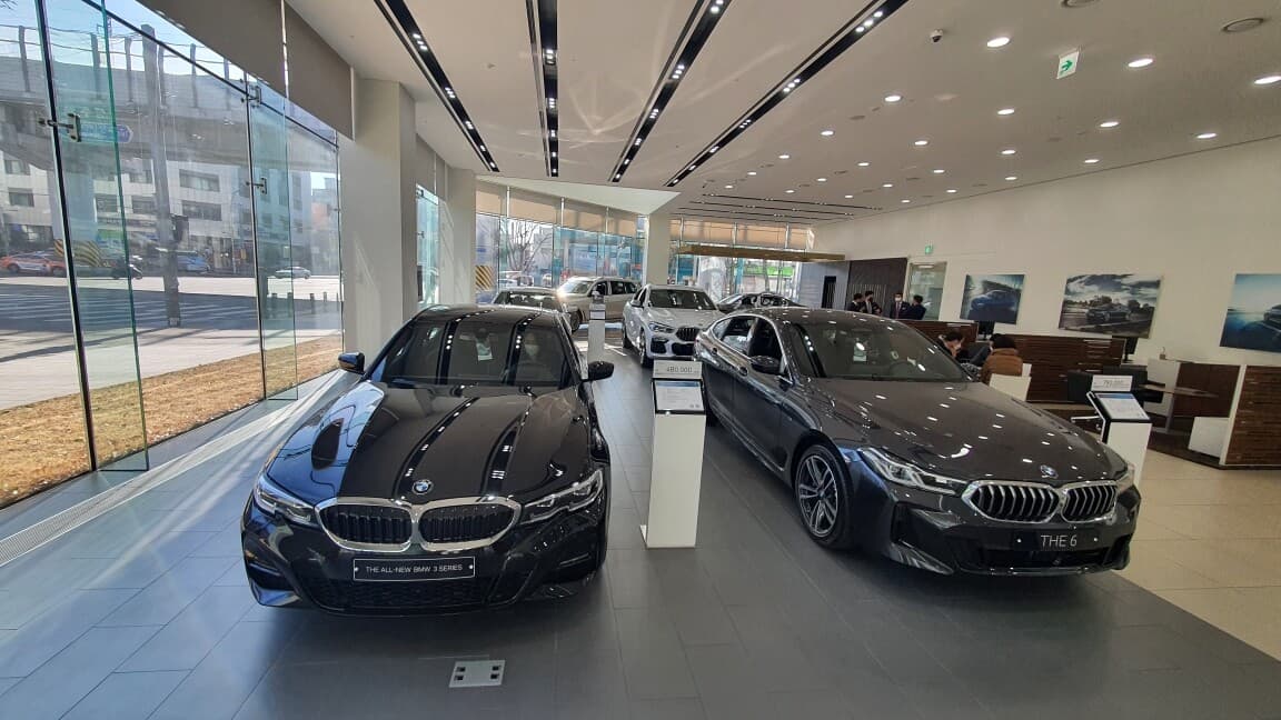 BMW 성수전시장에 등판한 .. X6 M50i? 게시글 썸네일