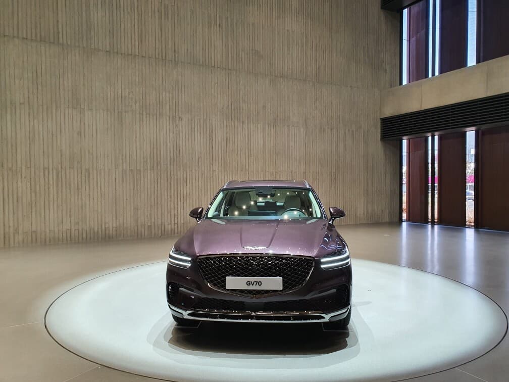 제네시스 GV70 수지 전시장 실물 관람 착석 후기 게시글 썸네일