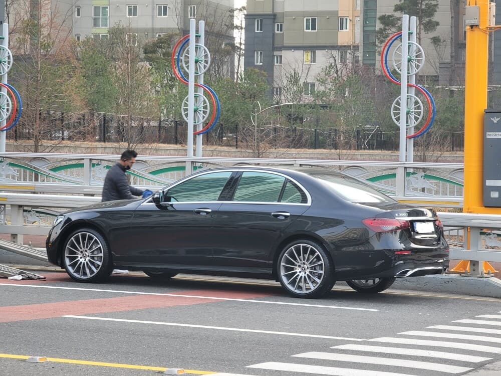 벤츠 E-클래스 E 350 4MATIC AMG 라인 게시글 썸네일