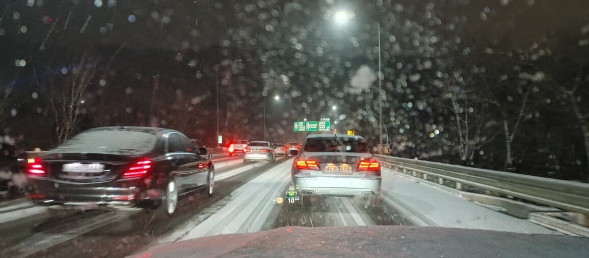 경부고속도로에 갖혀 있어요...ㅠㅠ 게시글 썸네일