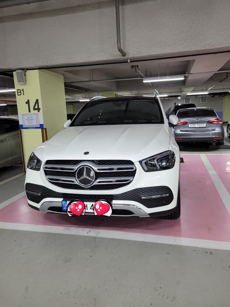 벤츠 GLE-클래스 GLE 300d 4MATIC 게시글 썸네일