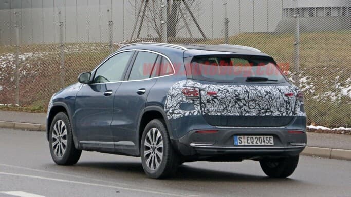 벤츠 전기차 EQA 스파이샷 게시글 썸네일