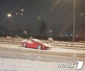 [펌] 도로 위에 버려진 페라리 진실 게시글 썸네일
