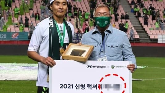 은퇴하는 이동국에게 정의선 회장이 선물한 차 게시글 썸네일