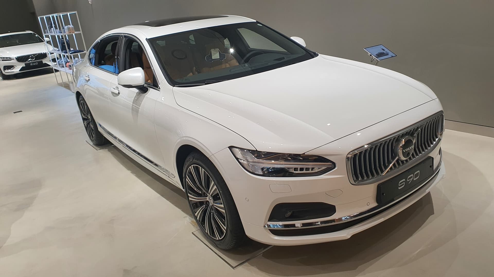 S90의 광활한 2열.... 볼보 하남스타필드 게시글 썸네일