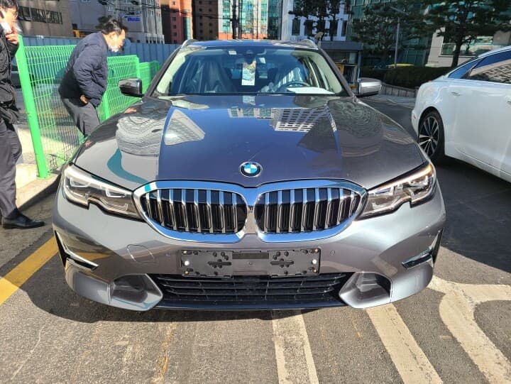 BMW 3시리즈 투어링 320i 투어링 럭셔리 게시글 썸네일