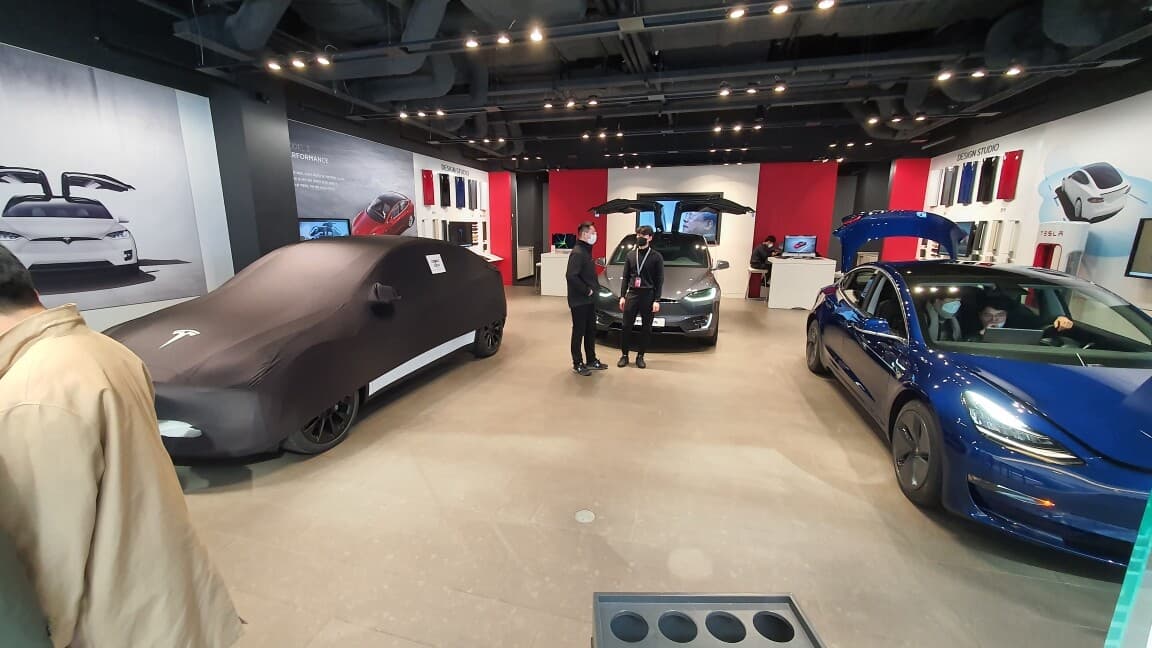 하남 스타필드 테슬라 매장에 모델Y가 들어왔네요? 게시글 썸네일