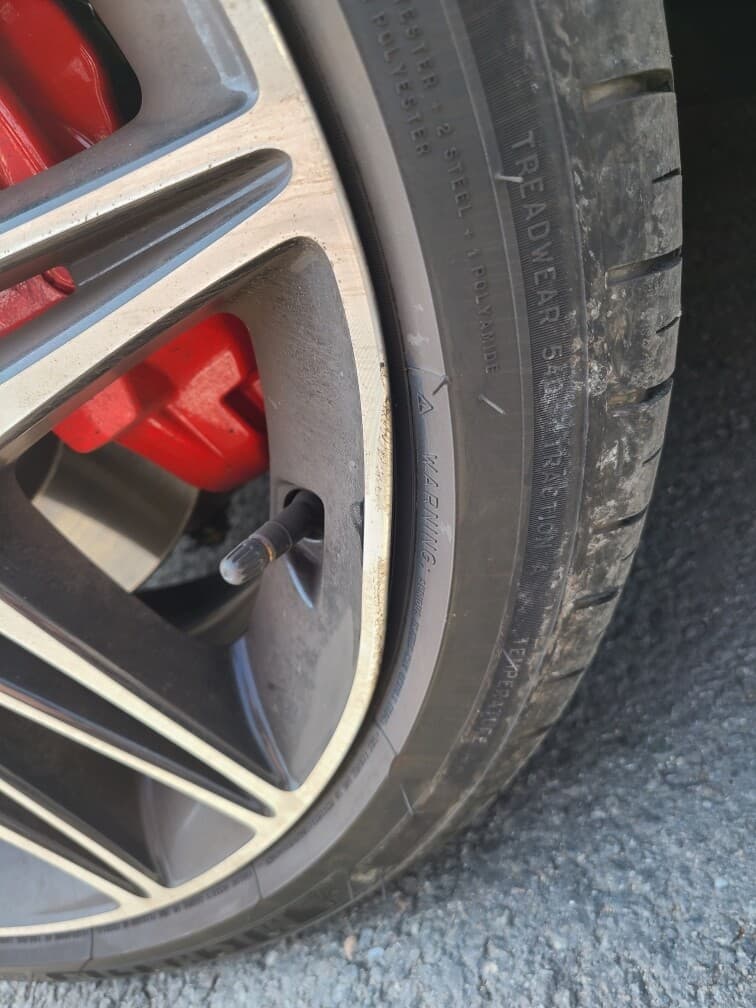 싱크홀로 인한 휠 굴절 일어났는데 이거 운행에 지장없나요? 게시글 썸네일