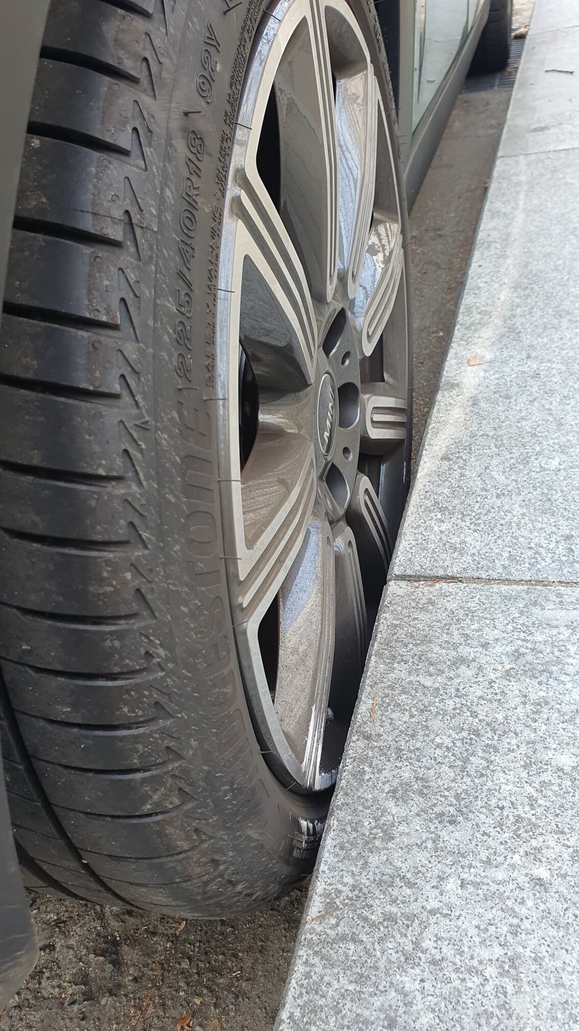 으악...휠 해먹었네요..ㅠ.ㅠ 게시글 썸네일