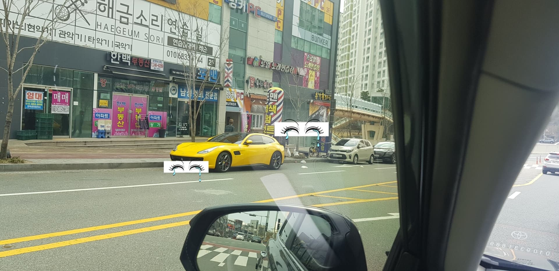 눈호강합니다. 페라리 루쏘 게시글 썸네일